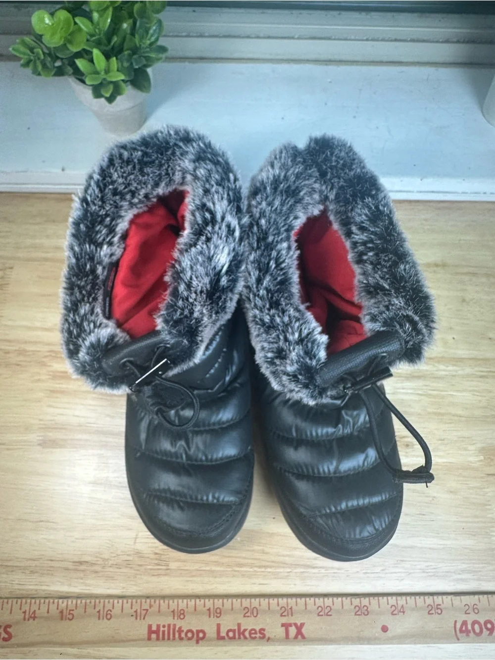 The North Face Black women’s size 6 thermoball micro-baffle Boots